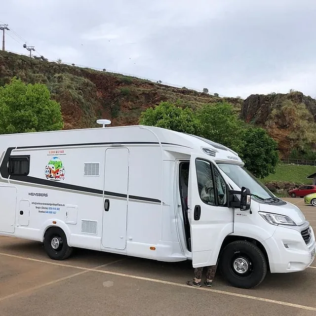 Alquiler y venta de Autocaravanas & Motos el Gordo y el Flaco neumático